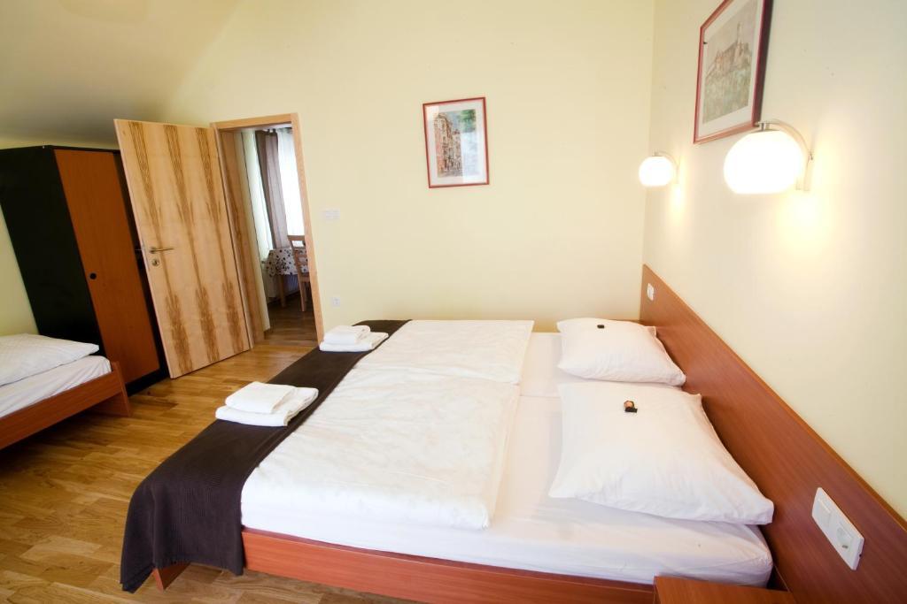 Alo Apartments Vila Klara Ljubljana Room photo